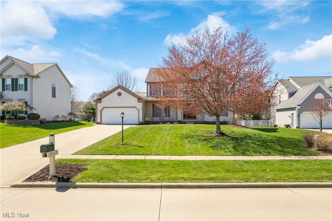 6032 Emerald Lakes Drive, Medina, Ohio image 2