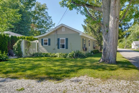 Tiny photo for 4884 Francis Street, Geneva on the Lake, OH 44041 (MLS # 5239020)