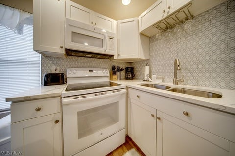 Tiny photo for 4884 Francis Street, Geneva on the Lake, OH 44041 (MLS # 5239020)