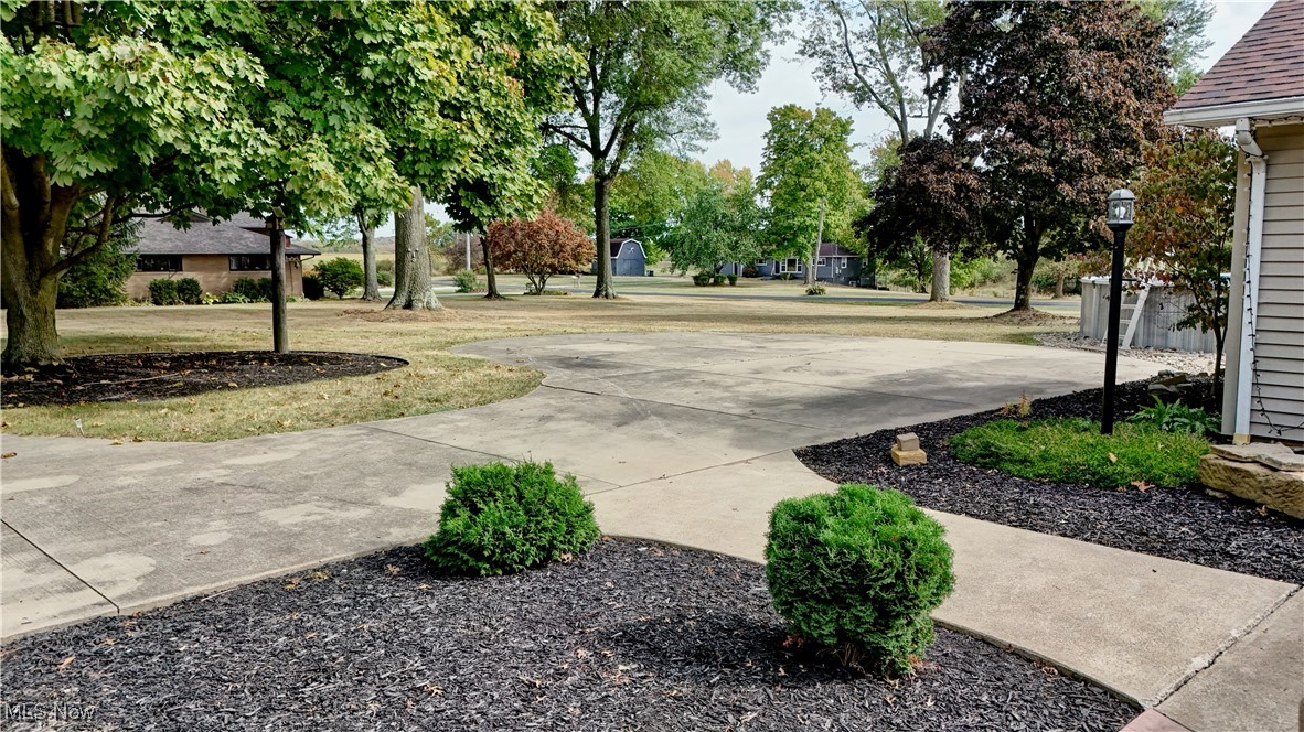 2982 Homeworth Road, Alliance, Ohio image 9