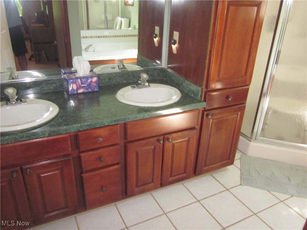 22434 Woodfield Trail, Strongsville, Ohio image 27