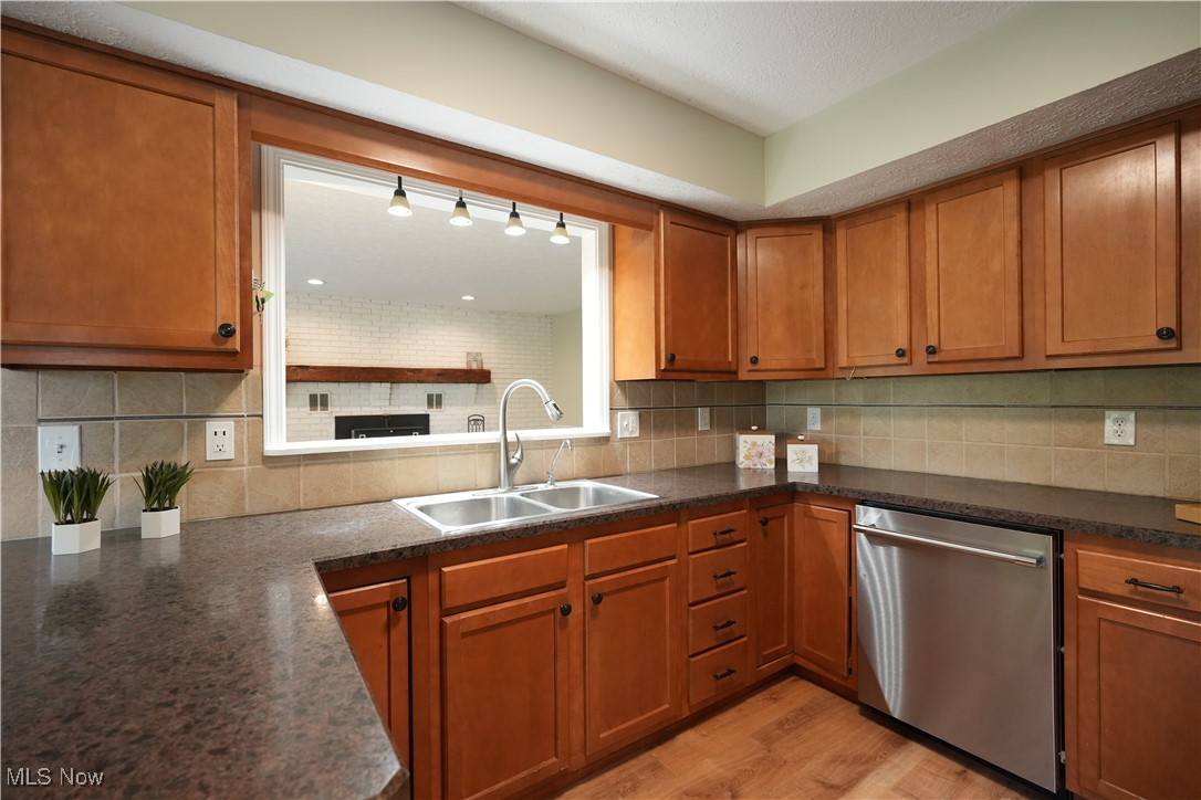 Artesian Lake Estate - Residential