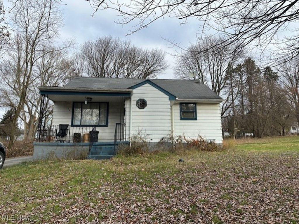 Photo of 72 van buren Street, Campbell, OH 44405 (MLS # 5178441)