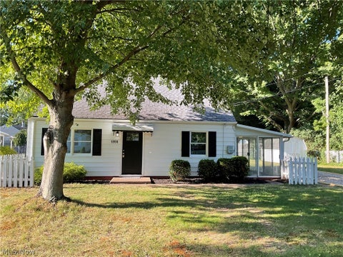 Homes For Sale - 5955 Chapel Road<br/> Madison, OH 44057