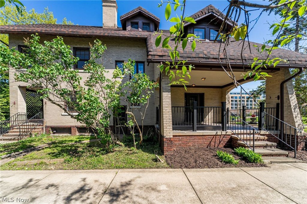 Photo of 2170 S Overlook Road, Cleveland Heights, OH 44106 (MLS # 5207911)