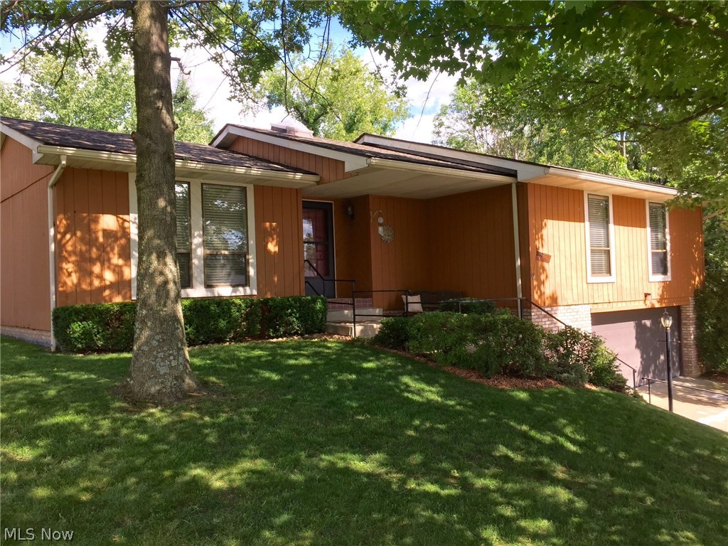 Move in ready 3 bedroom ranch located on a cup-de-sac. Kitchen has been completely remodeled with new oven and dishwasher. Master bedroom has a large walk in closet. Basement includes a finished rec-room with a propane fireplace.