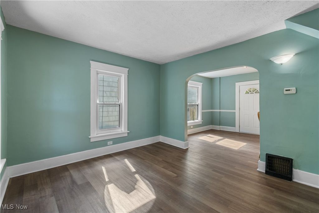 Photo of 442 Matthews Street, Akron, OH 44306 (MLS # 5168128)