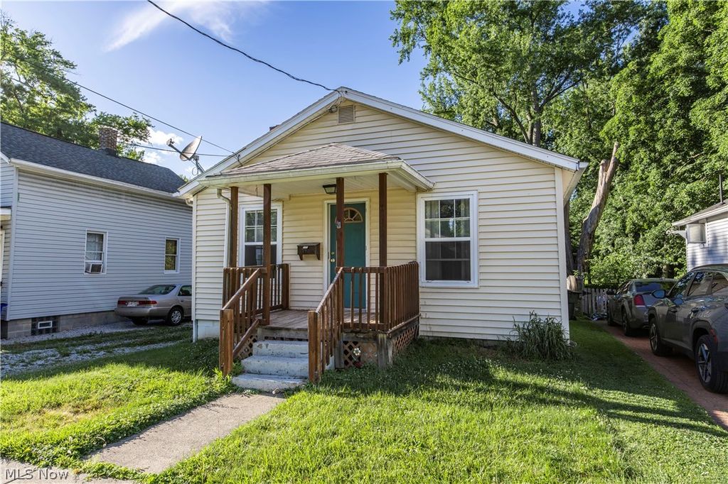 Photo of 143 E Central Avenue, Ravenna, OH 44266 (MLS # 5219324)