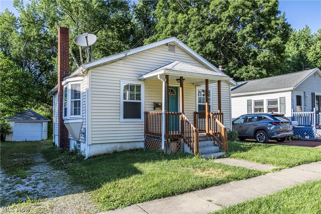 Photo of 143 E Central Avenue, Ravenna, OH 44266 (MLS # 5219324)