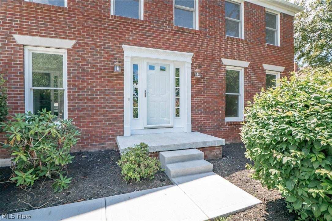 2888 Saint Albans Circle NW