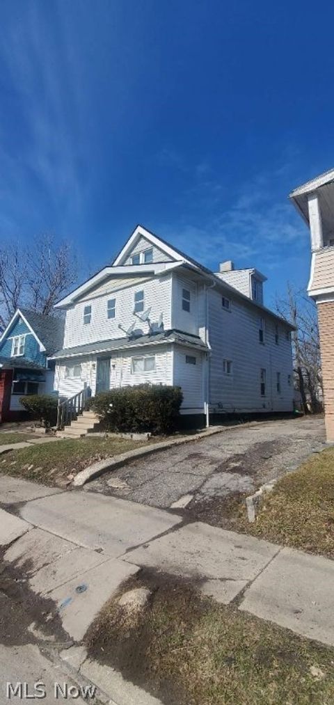 Triplex in Cleveland OH 11823 Imperial Avenue.jpg