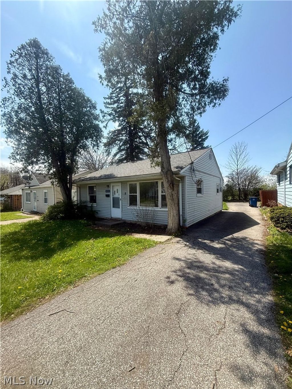 Photo of 4816 E 173rd Street, Cleveland, OH 44128 (MLS # 5203289)