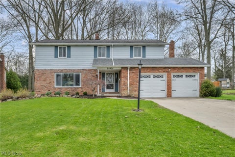 Homes For Sale - 26475 Sudbury Drive<br/> North Olmsted, OH 44070