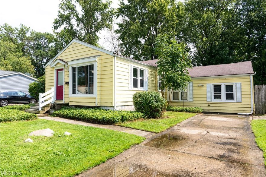 3/4 bedroom 2 bath Ranch in a Great location close to Lake Erie. Move right in, house recently renovated. Multiple living and entertaining possibilities. Original hardwood flooring throughout. Newer laminate floors in family room. Spacious back yard with privacy fence. Separate driveway in addition to two car garage. Close to to Osborne Park. Newer windows and newer high efficiency furnace. Property includes three parcels, one of which is Mentor-On-The-Lake