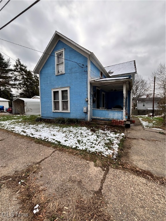 Main image without alt text