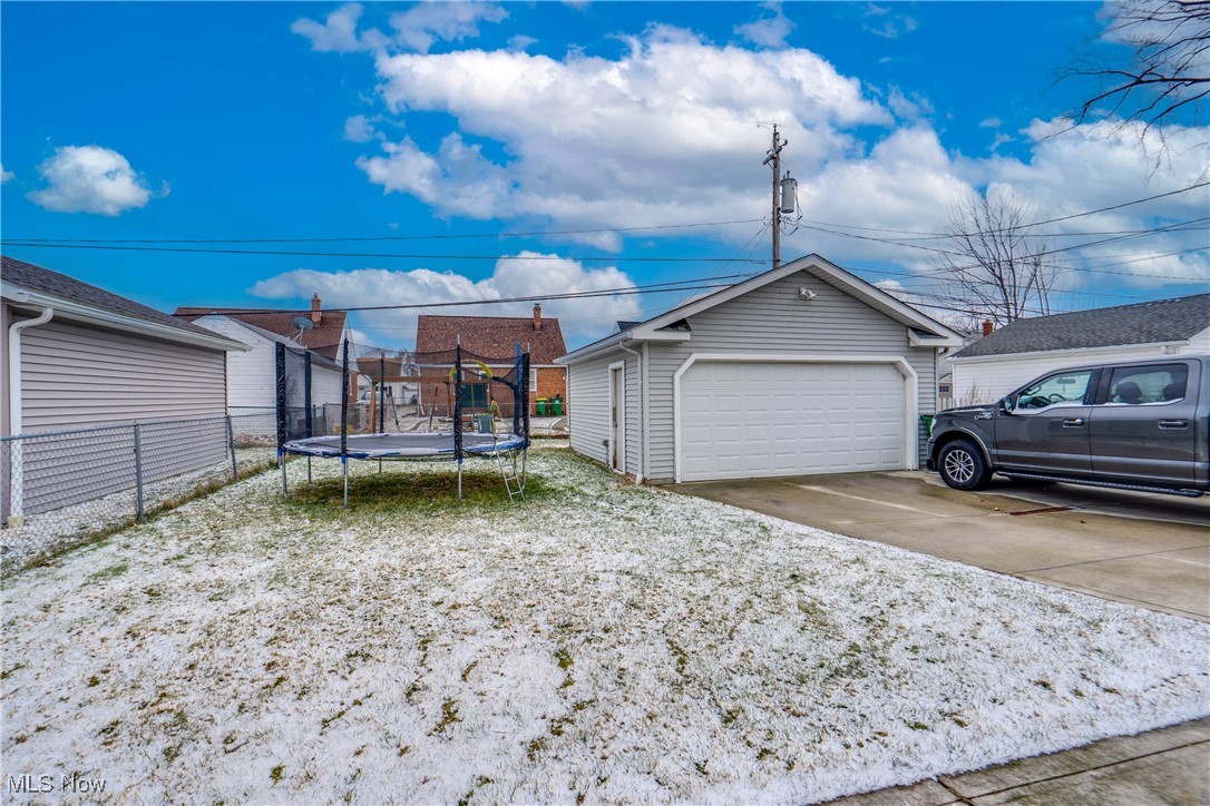 372 E 329th Street, Willowick, Ohio image 27