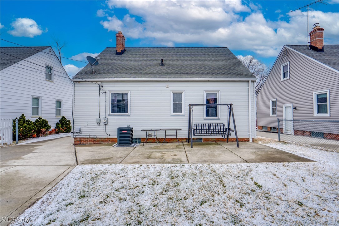 372 E 329th Street, Willowick, Ohio image 25