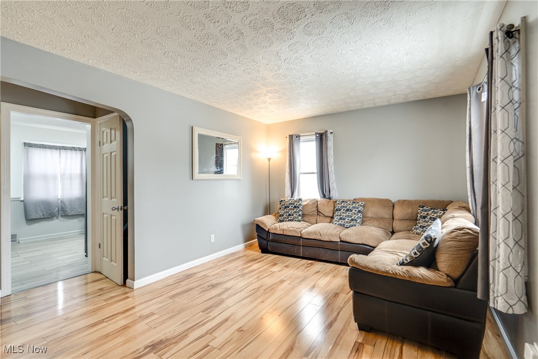 372 E 329th Street, Willowick, Ohio image 3