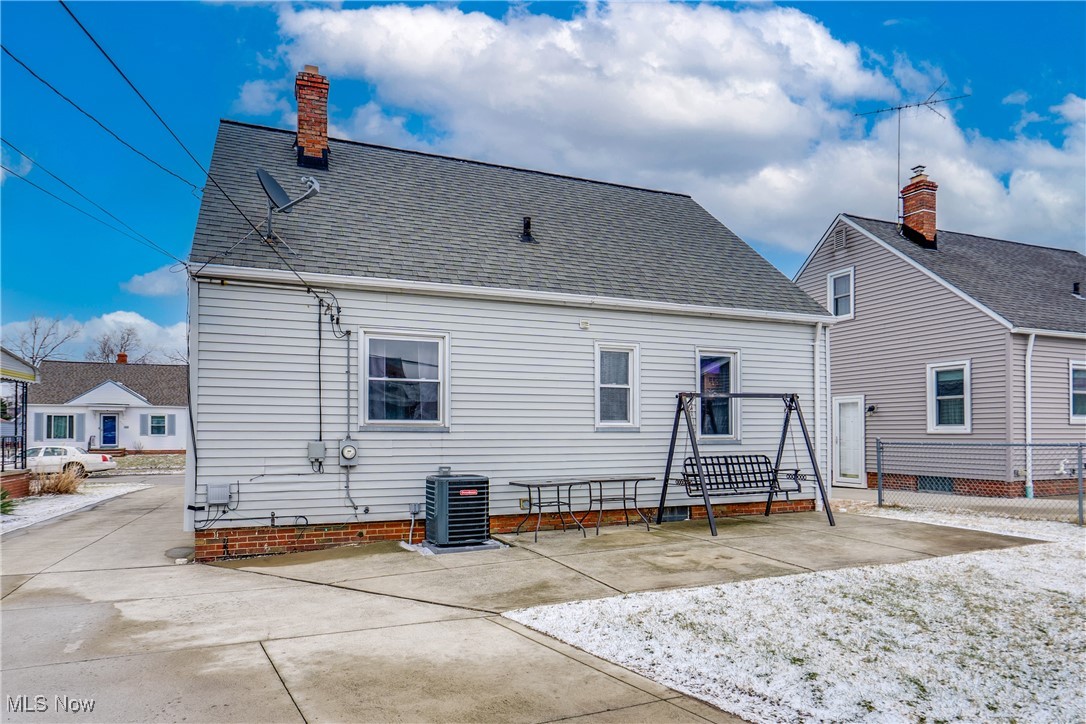 372 E 329th Street, Willowick, Ohio image 24