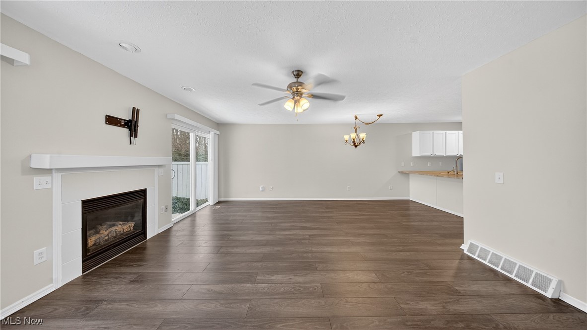 Forest View Xings Condo Ph 03 - Residential