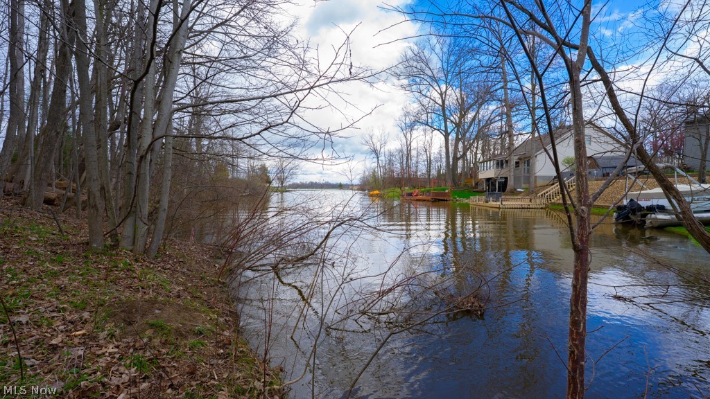 Cinnamon Lake - Land