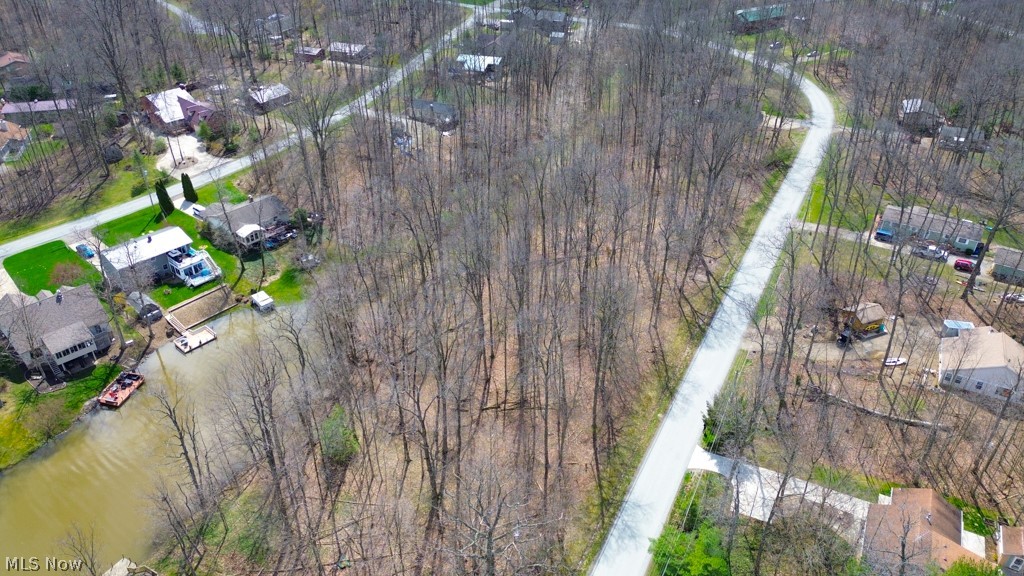 Cinnamon Lake - Land