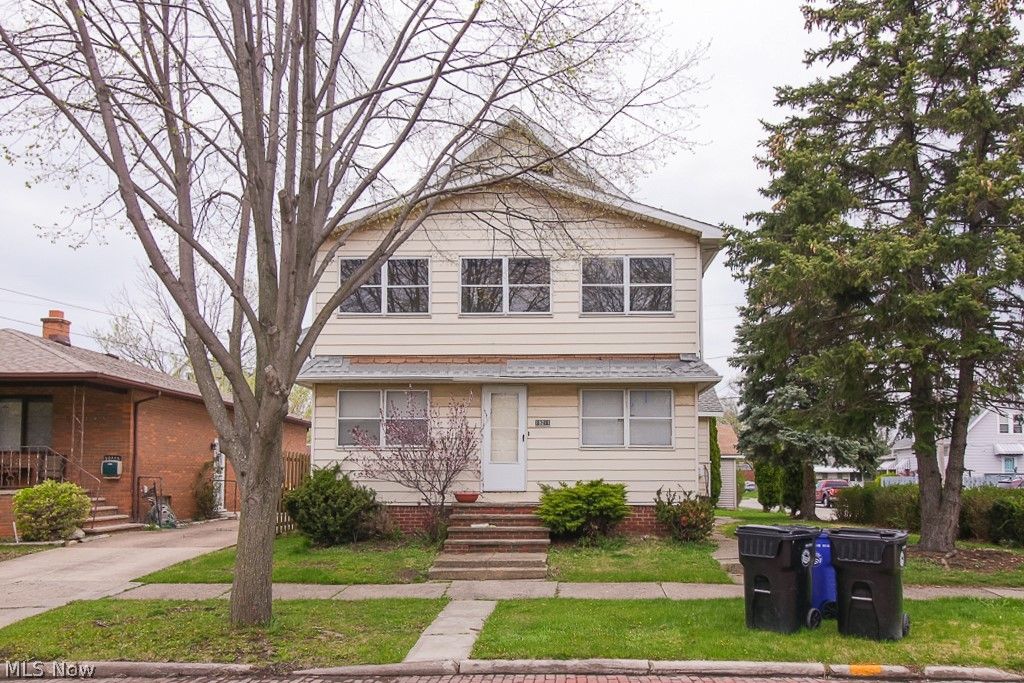 Photo of 19211 Shawnee Avenue #2/UP, Cleveland, OH 44119 (MLS # 5211125)