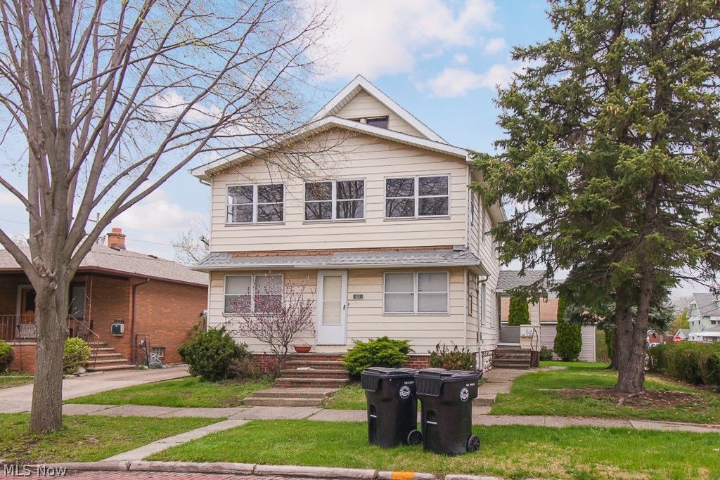 Photo of 19211 Shawnee Avenue #2/UP, Cleveland, OH 44119 (MLS # 5211125)
