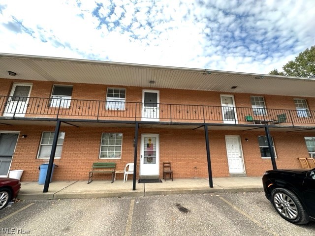 Nice clean one bedroom apartments. There are two available one on the first floor and one on the second floor. No pets & No Smoking. No washer and dryer hook up available. Tenant pays electric.