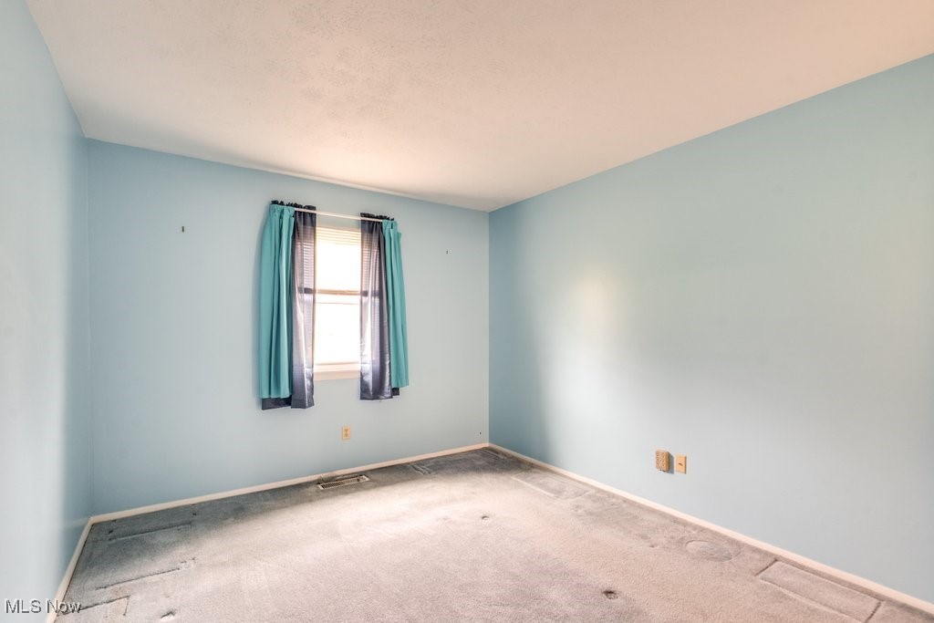 7437 W Point Drive, North Ridgeville, Ohio image 17