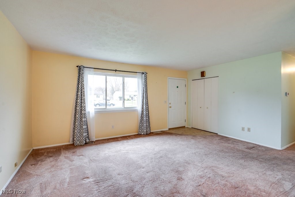 7437 W Point Drive, North Ridgeville, Ohio image 6