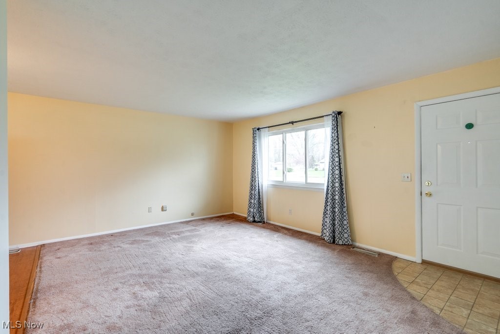 7437 W Point Drive, North Ridgeville, Ohio image 7