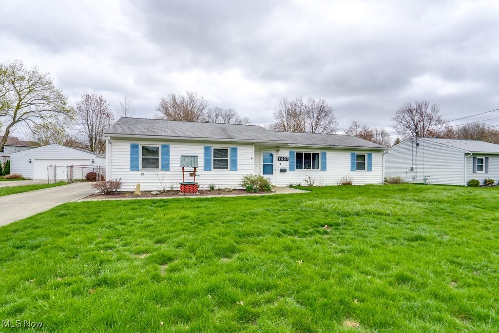 7437 W Point Drive, North Ridgeville, Ohio image 3