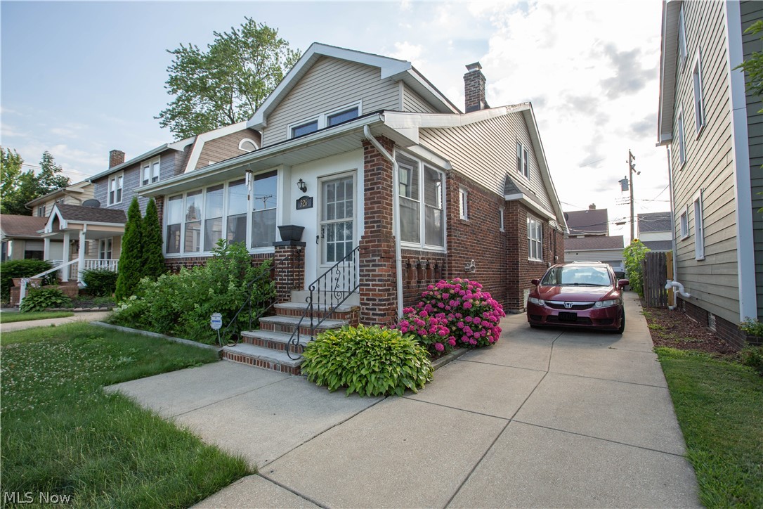 Move right in to this fabulous four-bedroom Cape Cod on a beautiful street. Warm hardwood floors and classic charm
abound, with tons of room to spread out. Two first-floor bedrooms and two all-season porches provide lots of live/work options. Beautiful original crown molding, classic built-ins and bench seat, and an adorable breakfast nook are just a few of the old-world touches on the first floor. Upstairs, the bedrooms are bright and spacious. The well-maintained yard provides even more space for whatever you enjoy. Located conveniently, with quick access to I-90, shopping, parks, and beaches, you'll find lots to love in this fantastic home.