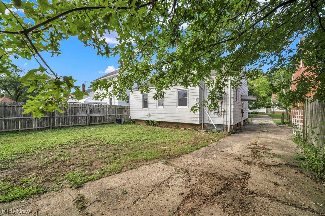 13305 Highlandview Avenue