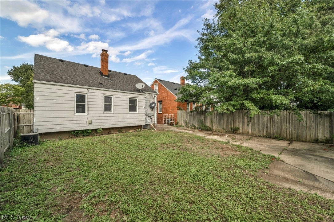 13305 Highlandview Avenue