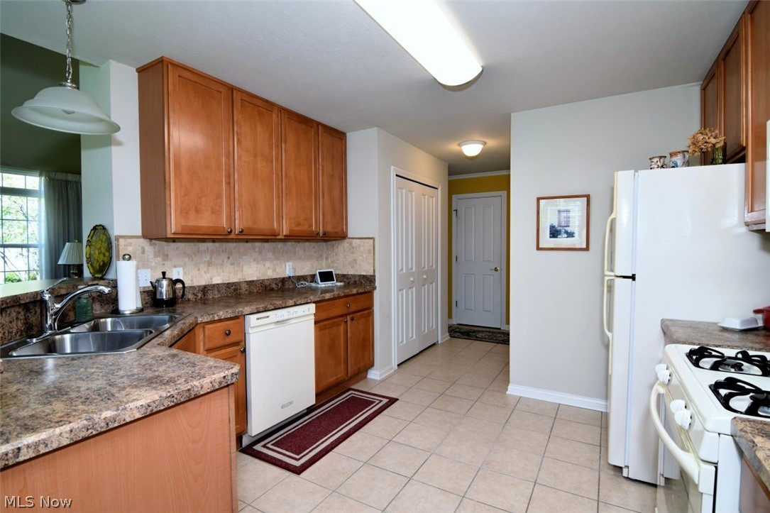 Legends/Aberdeen Condo Ph #xiv - Residential