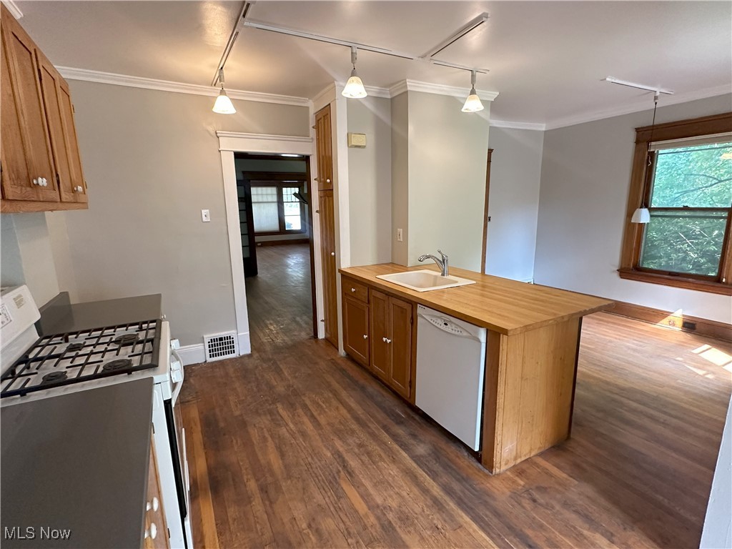 Cleveland Heights, Ohio 44106, United States, 10 Bedrooms Bedrooms, ,4 BathroomsBathrooms,Residential,Active,47861