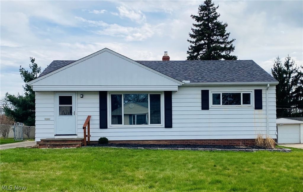 Photo of 11121 Gabriella Drive, Parma, OH 44130 (MLS # 5198484)