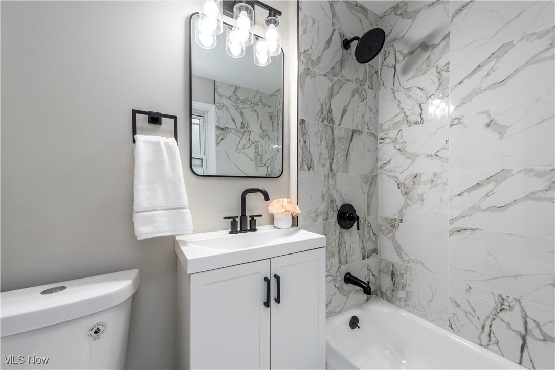 Lakewood, Ohio 44107, United States, 5 Bedrooms Bedrooms, ,3 BathroomsBathrooms,Residential,Active,98222