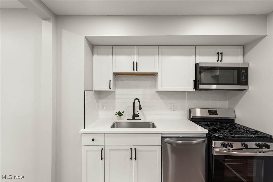 Lakewood, Ohio 44107, United States, 5 Bedrooms Bedrooms, ,3 BathroomsBathrooms,Residential,Active,98222