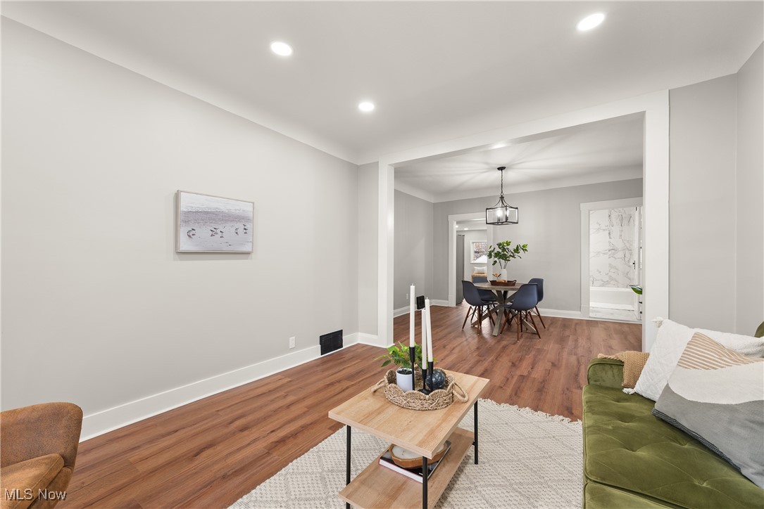 Lakewood, Ohio 44107, United States, 5 Bedrooms Bedrooms, ,3 BathroomsBathrooms,Residential,Active,98222