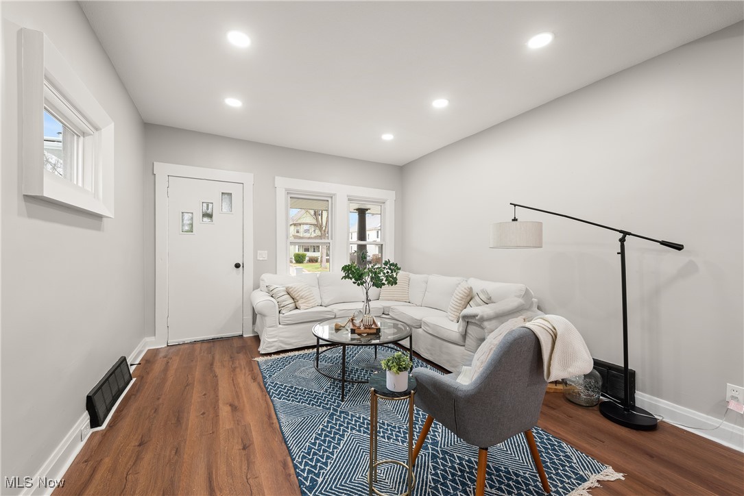 Lakewood, Ohio 44107, United States, 5 Bedrooms Bedrooms, ,3 BathroomsBathrooms,Residential,Active,98222