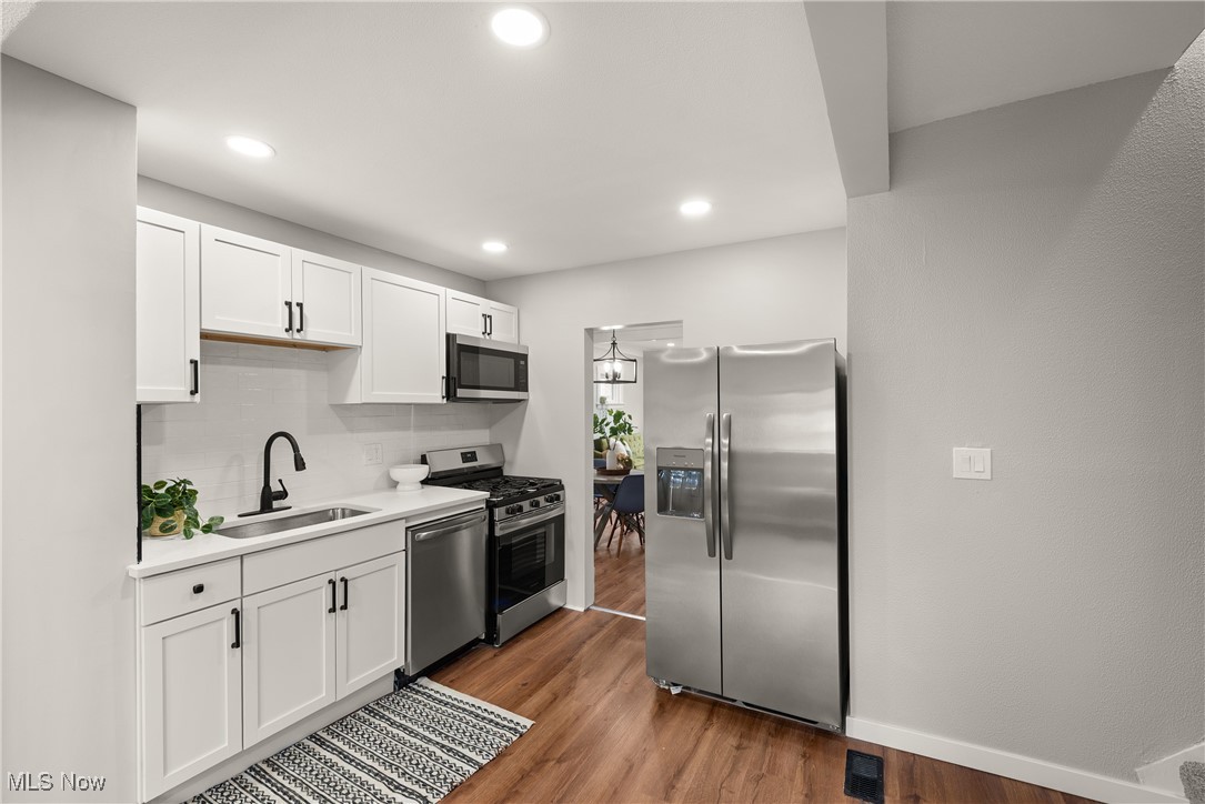 Lakewood, Ohio 44107, United States, 5 Bedrooms Bedrooms, ,3 BathroomsBathrooms,Residential,Active,98222