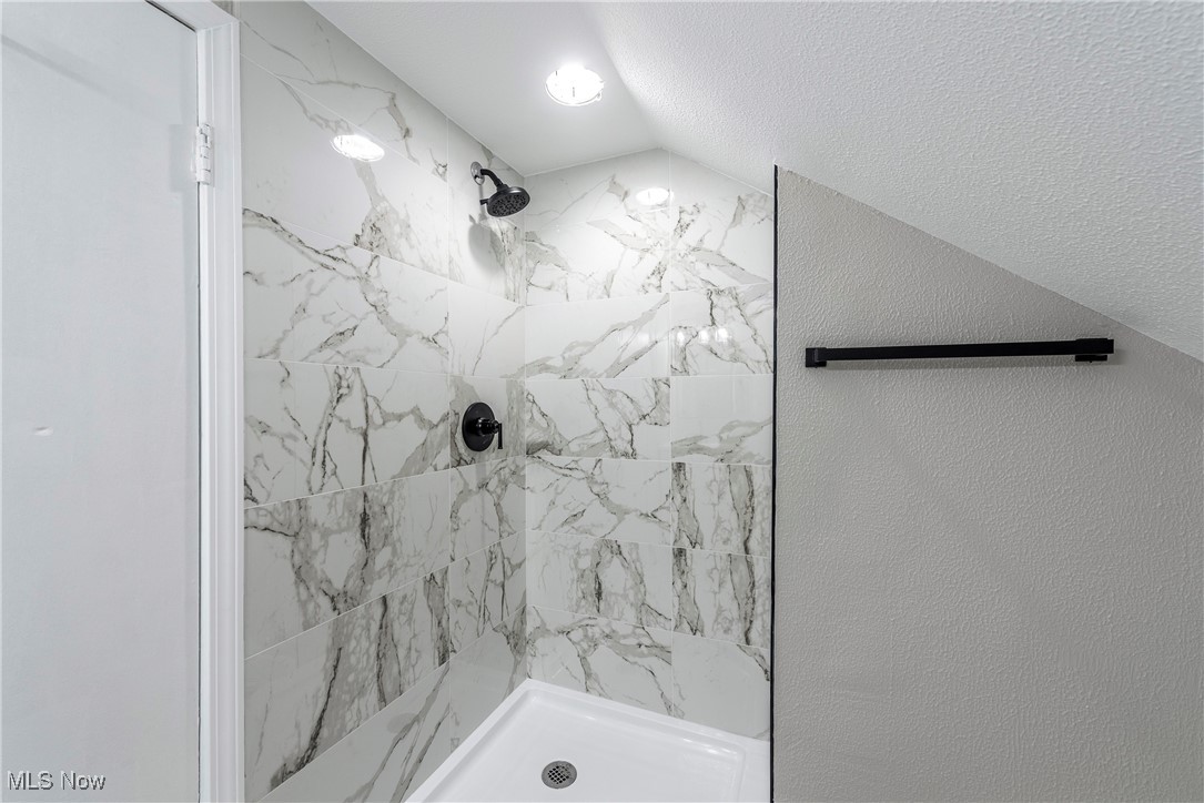 Lakewood, Ohio 44107, United States, 5 Bedrooms Bedrooms, ,3 BathroomsBathrooms,Residential,Active,98222