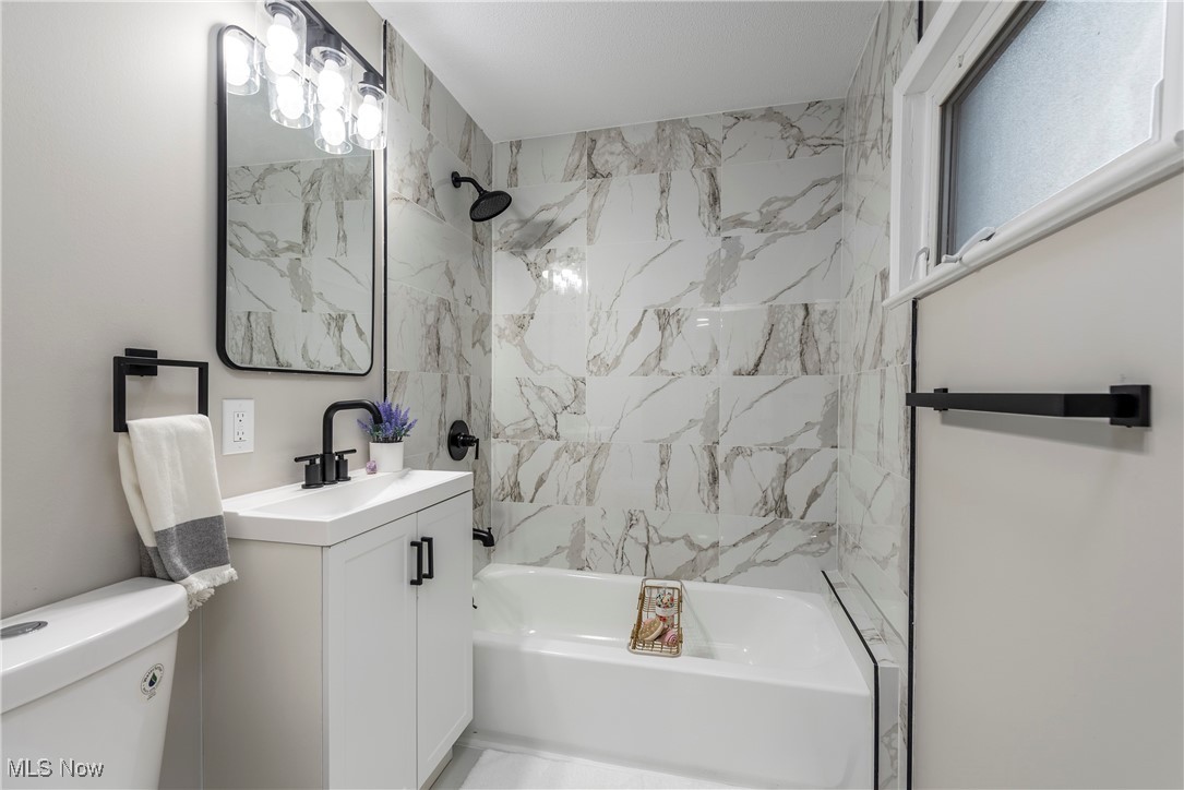 Lakewood, Ohio 44107, United States, 5 Bedrooms Bedrooms, ,3 BathroomsBathrooms,Residential,Active,98222