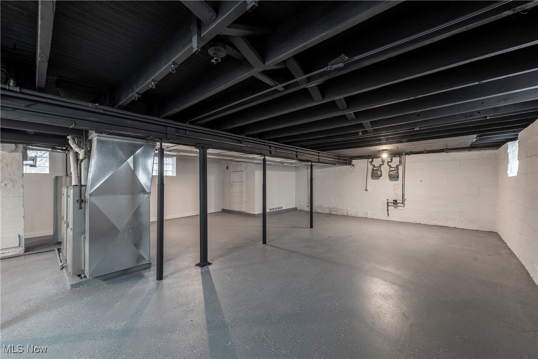 Lakewood, Ohio 44107, United States, 5 Bedrooms Bedrooms, ,3 BathroomsBathrooms,Residential,Active,98222