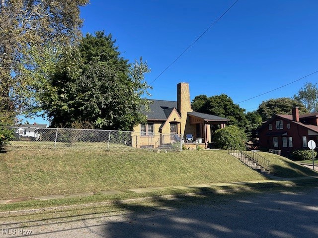 Main image without alt text