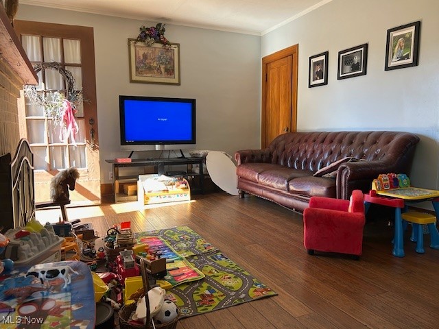 Main image without alt text