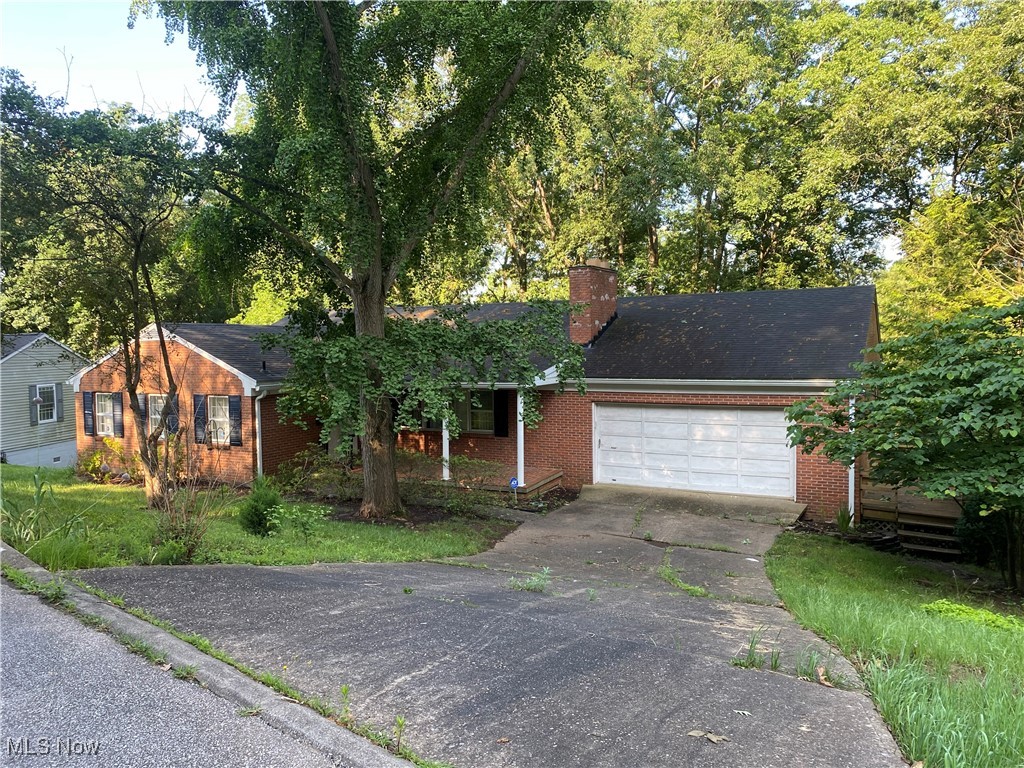Convenient North Parkersburg ...WOODLAND PARK! Sold AS IS to settle estate. Compromised structure.